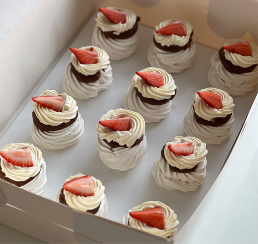 Box pavlovas x12